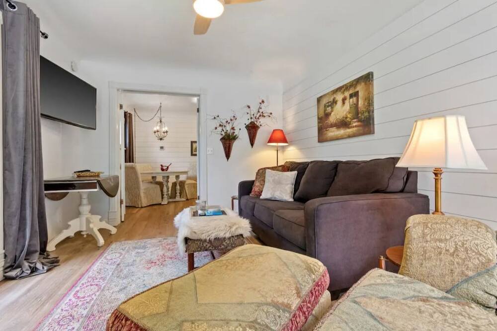 Photo of Livingroom in North End