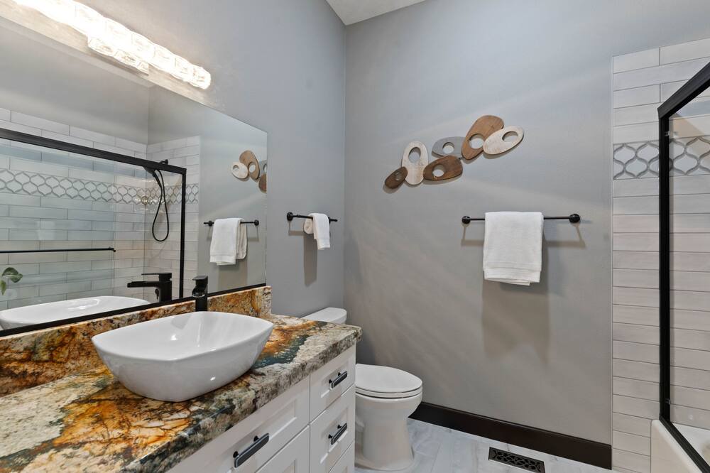 Photo of Bathroom in Colbert