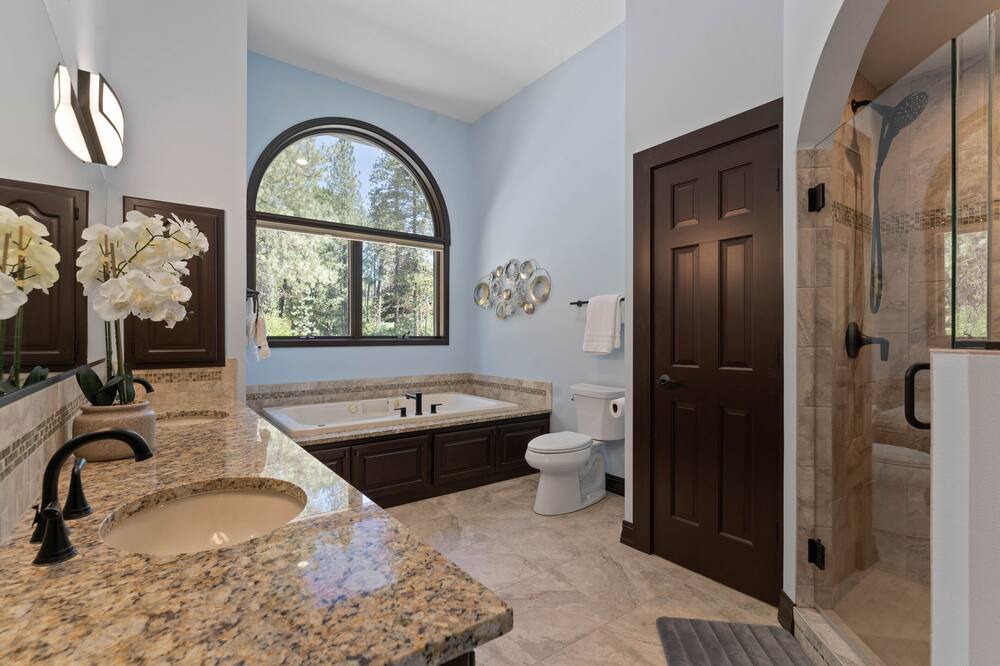 Photo of Bathroom in Colbert