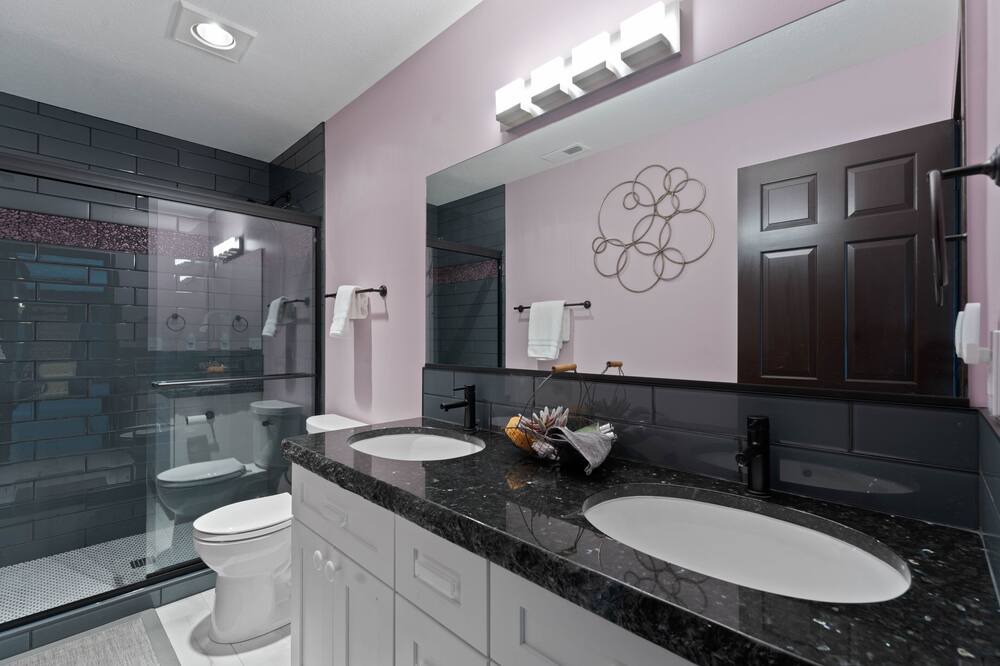 Photo of Bathroom in Colbert