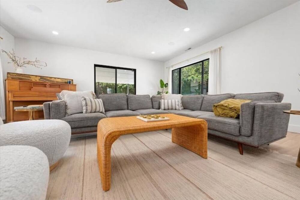 Photo of Livingroom in Franklin - Randolph