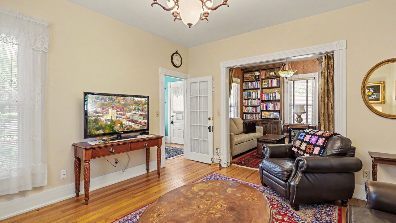 Photo of Livingroom in Siskiyou-Hargadine Historic District