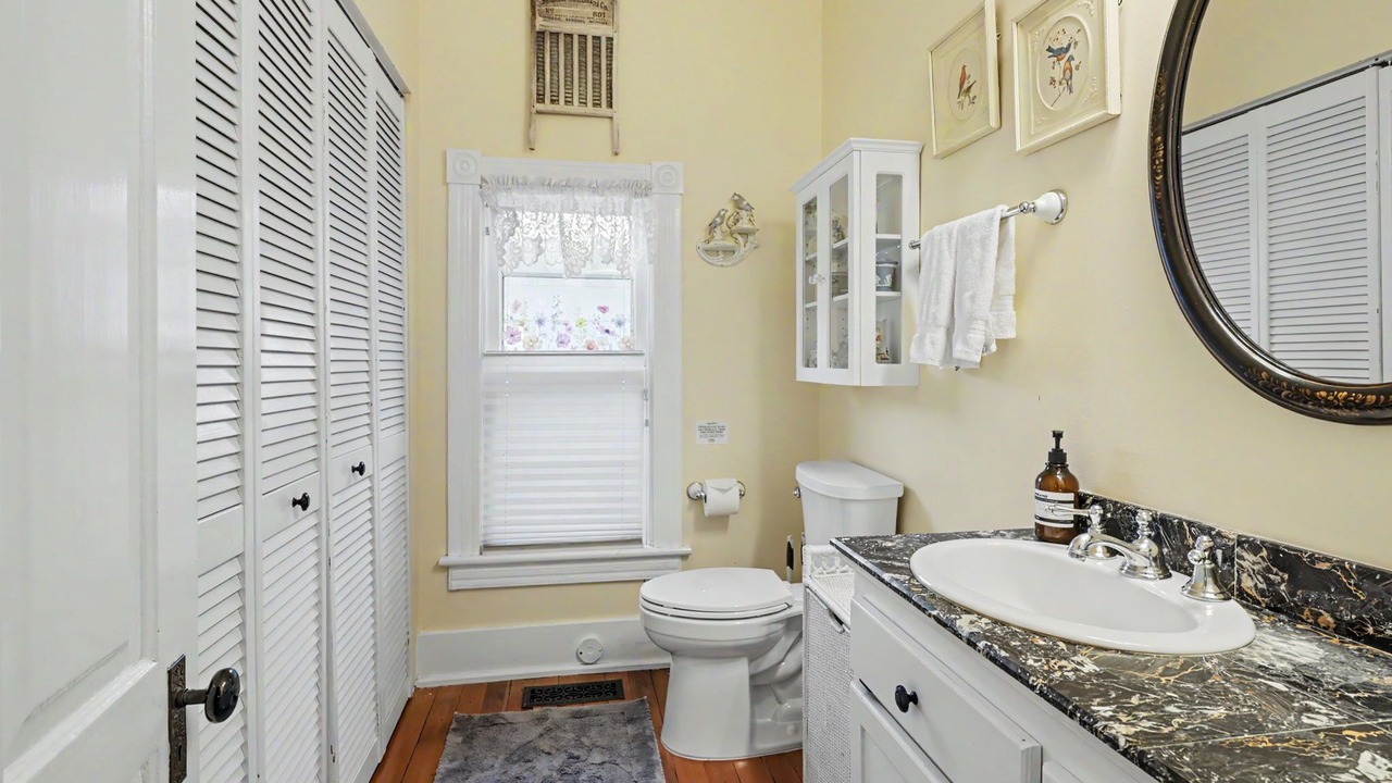 Photo of Bathroom in Siskiyou-Hargadine Historic District
