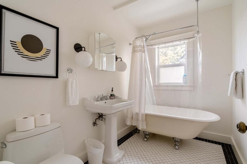 Photo of Bathroom in Mississippi District