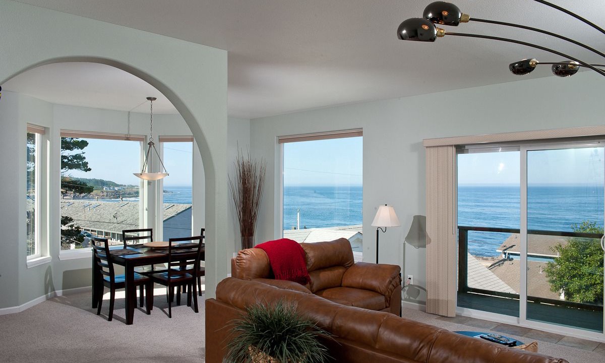 Photo of Livingroom in Depoe Bay