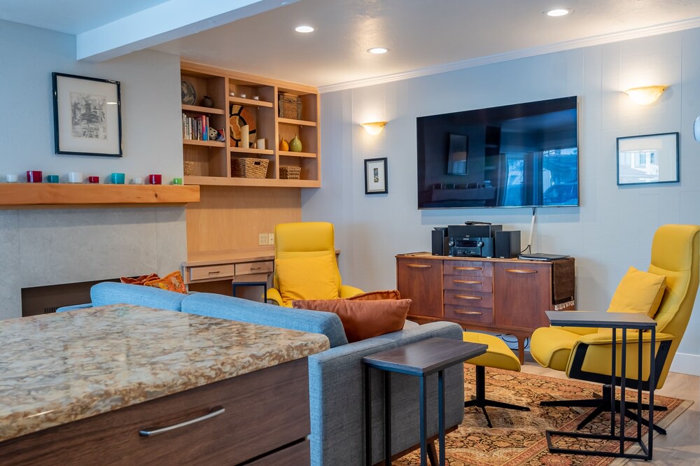 Photo of Livingroom in Warm Springs
