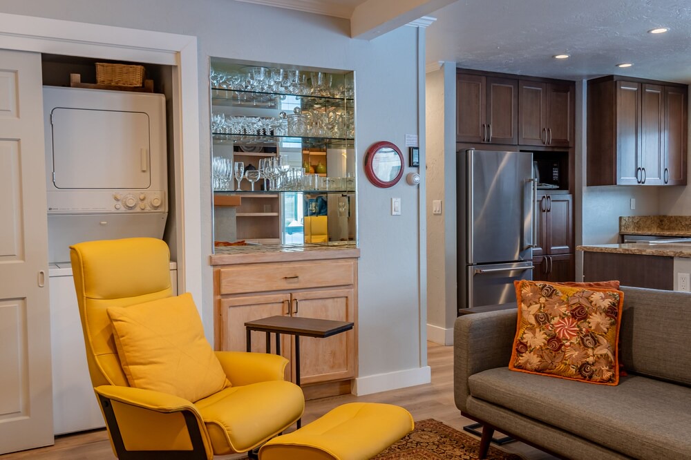 Photo of Livingroom in Warm Springs