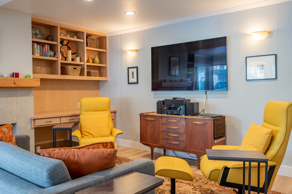 Photo of Livingroom in Warm Springs