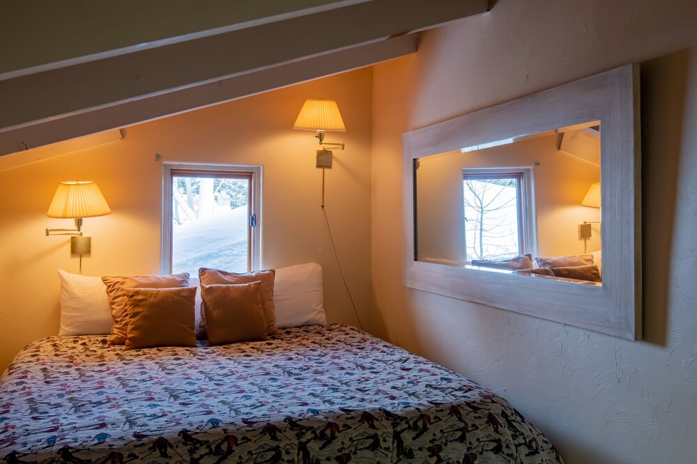 Photo of Bedroom in Warm Springs