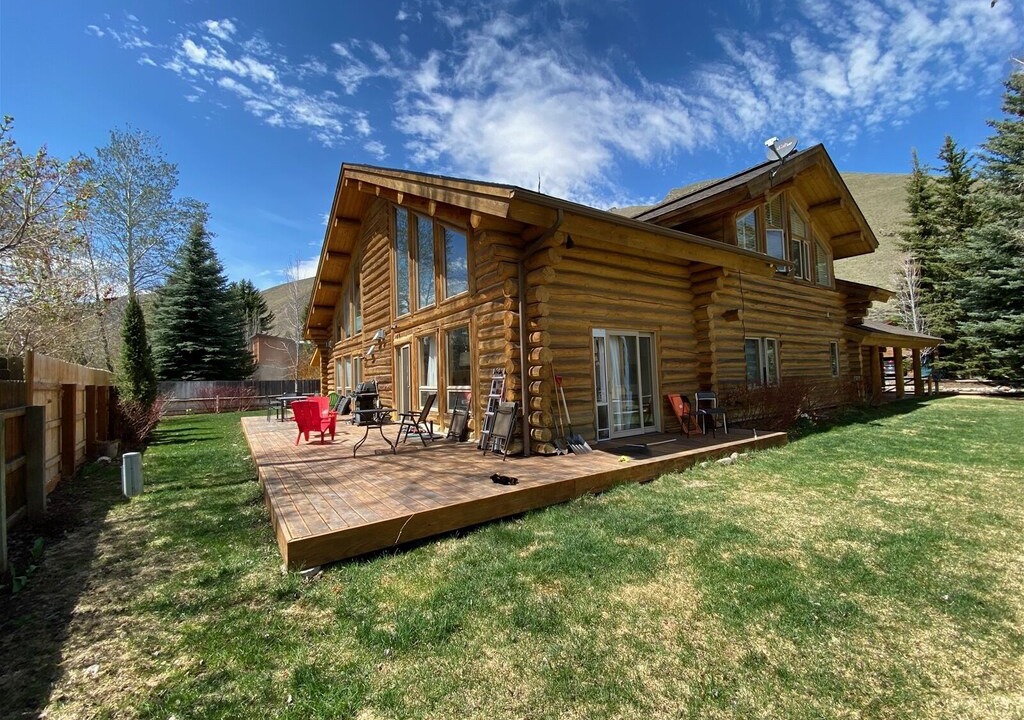 Photo of Buildings in Warm Springs