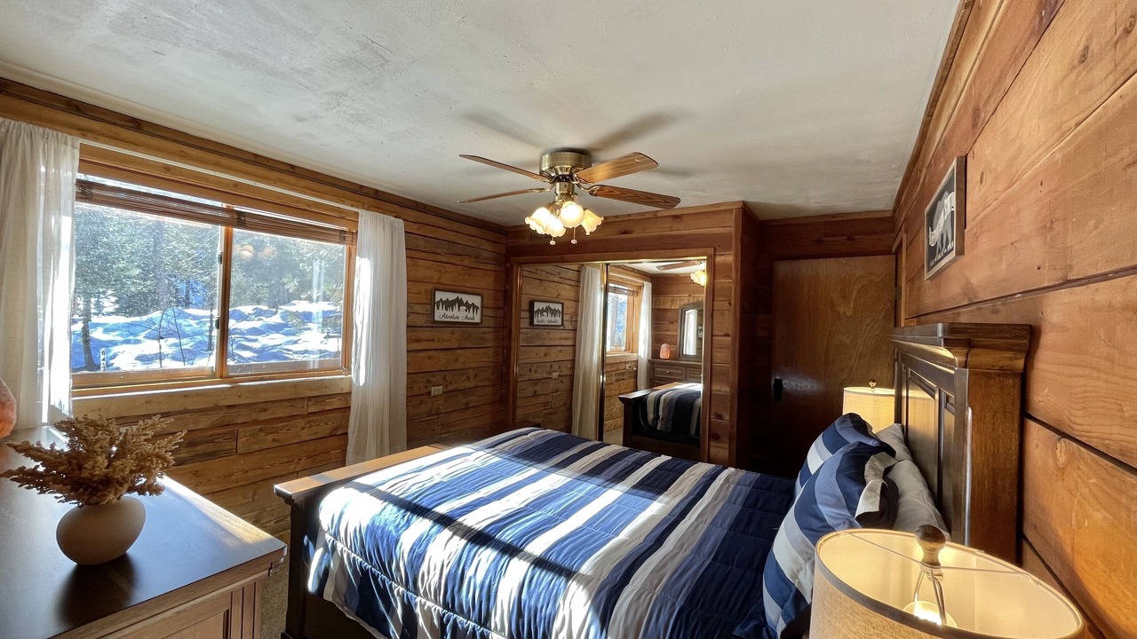 Photo of Bedroom in Garden Valley