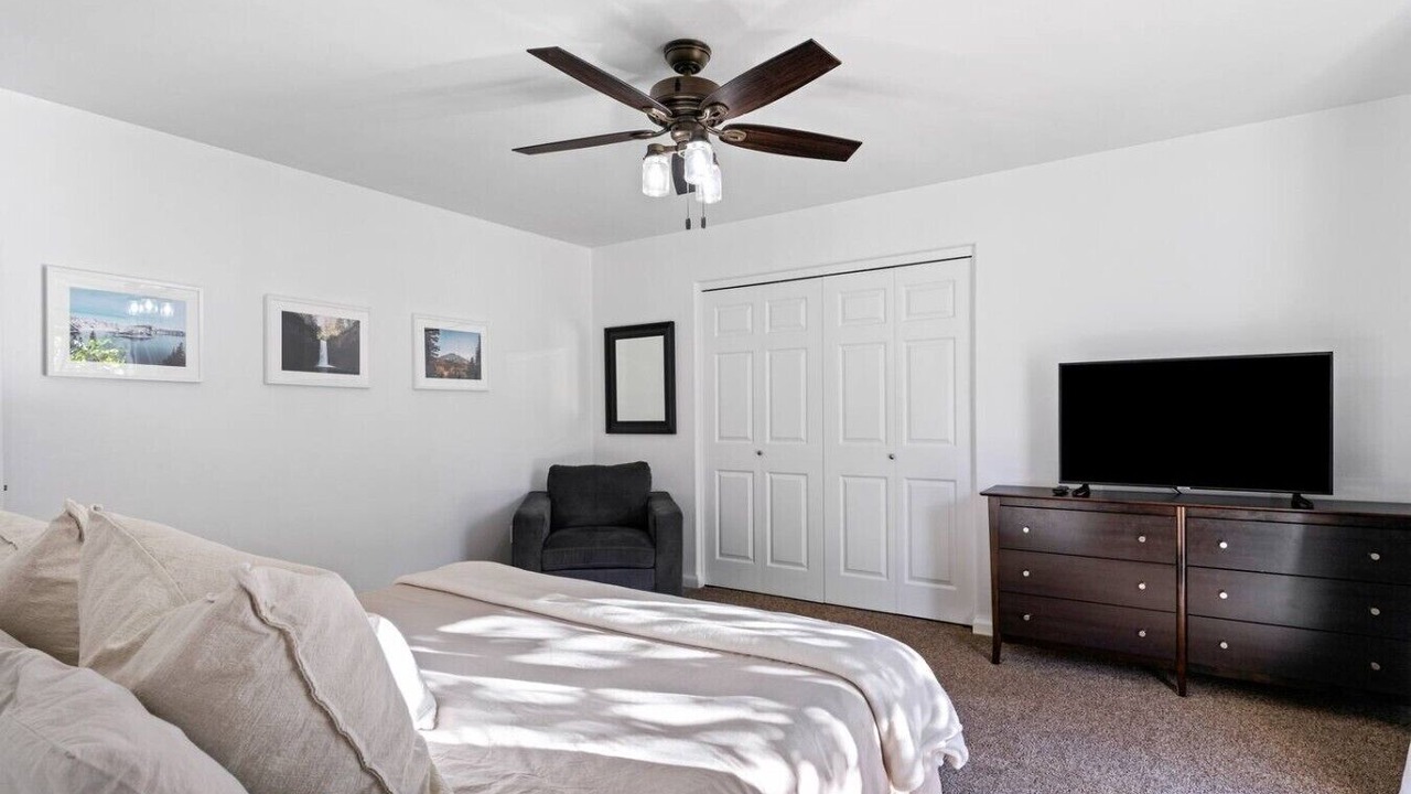 Photo of Bedroom in Oregon Water Wonderland