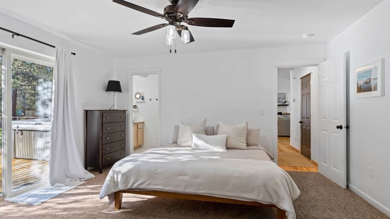Photo of Bedroom in Oregon Water Wonderland