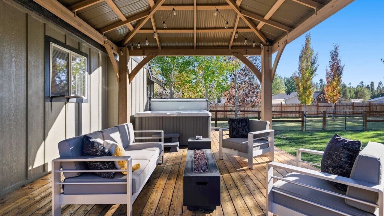 Photo of Patio Balcony in Oregon Water Wonderland