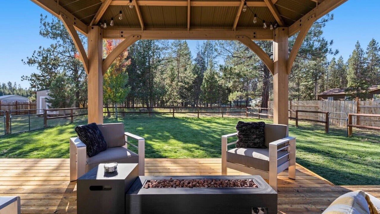 Photo of Patio Balcony in Oregon Water Wonderland