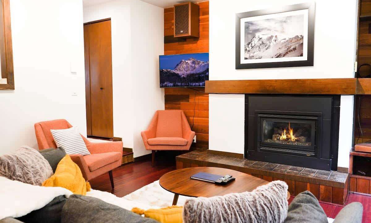 Photo of Livingroom in Glacier
