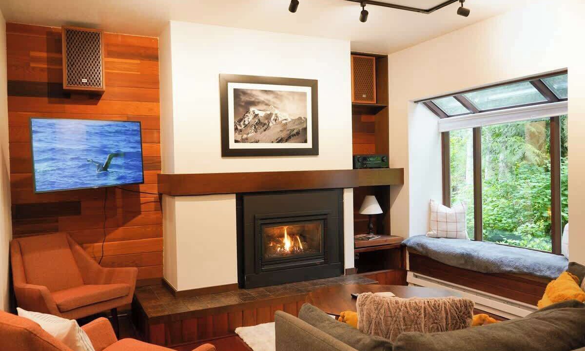 Photo of Livingroom in Glacier