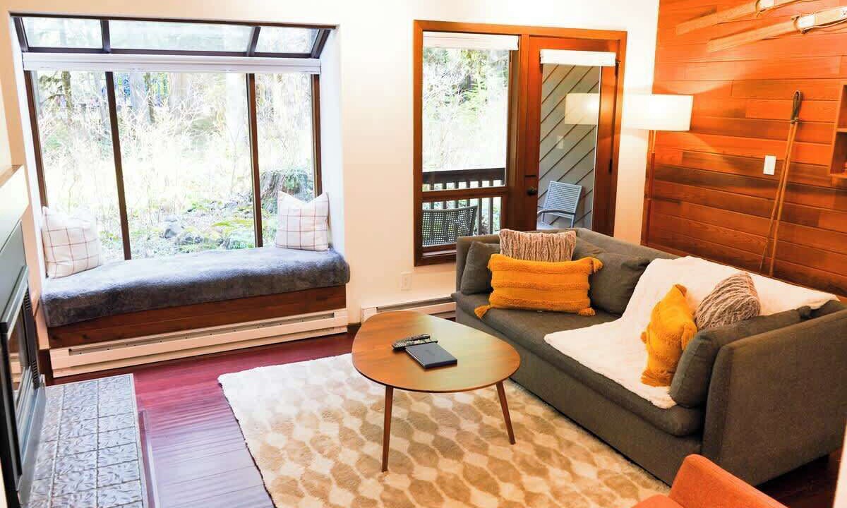 Photo of Livingroom in Glacier