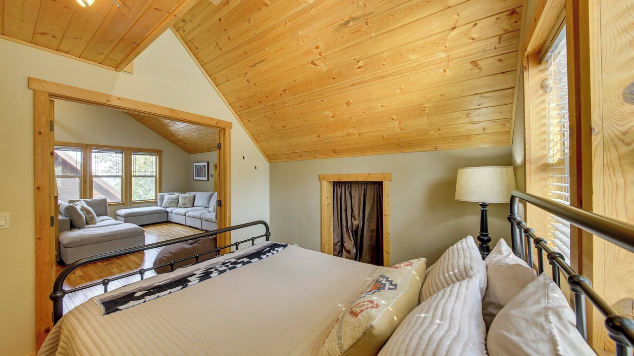 Photo of Bedroom in Sandpoint