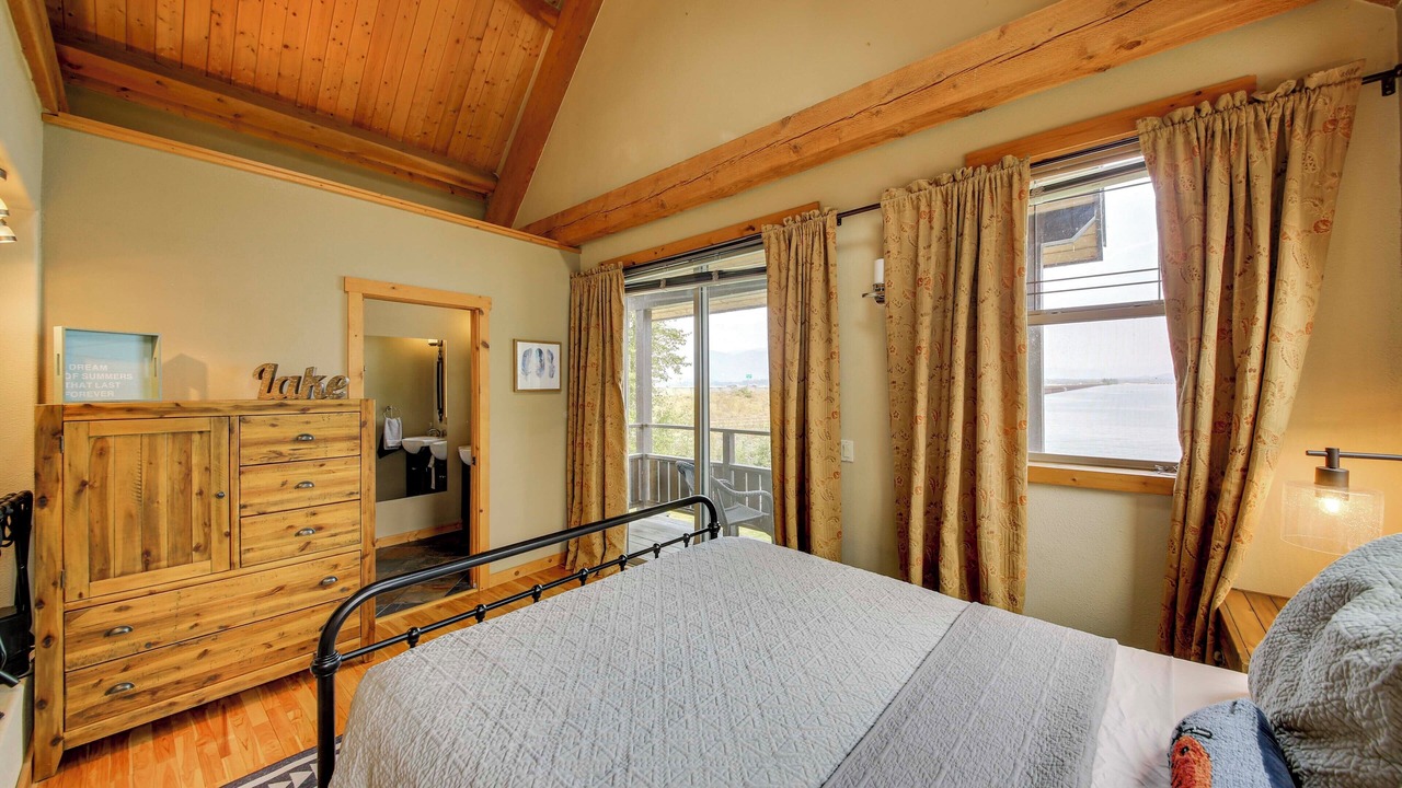 Photo of Bedroom in Sandpoint