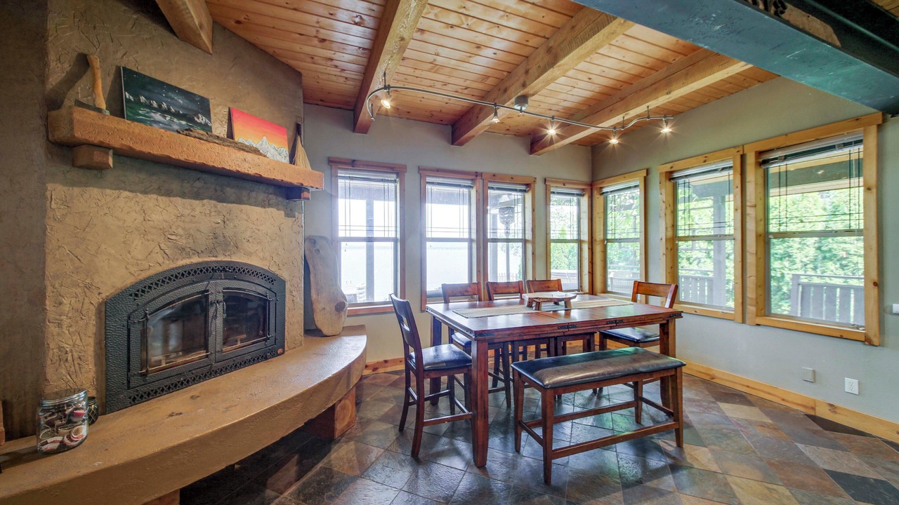 Photo of Livingroom in Sandpoint
