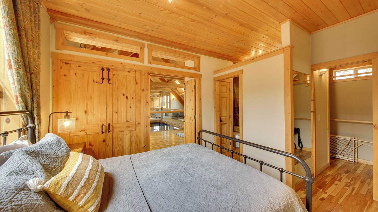 Photo of Bedroom in Sandpoint