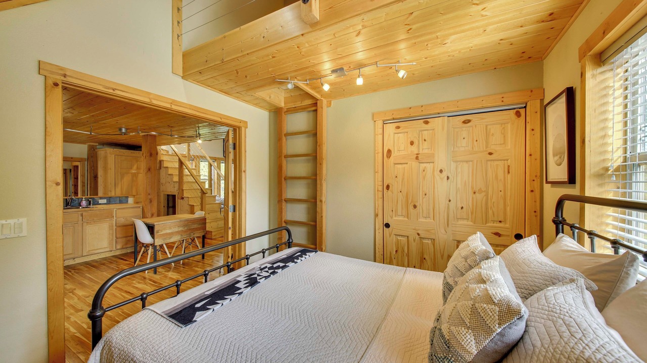 Photo of Bedroom in Sandpoint