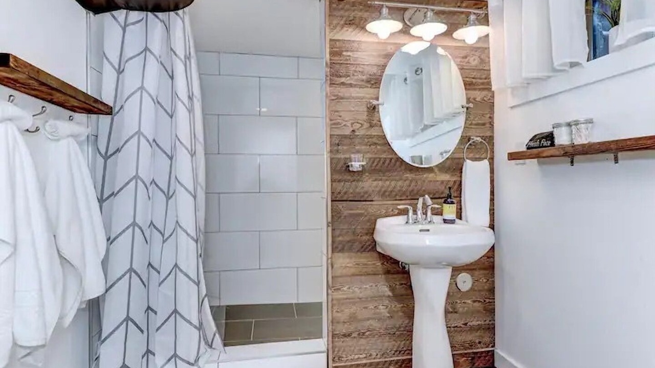 Photo of Bathroom in Veterans Park