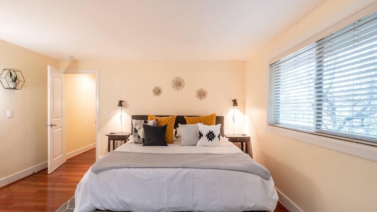 Photo of Bedroom in East Lake Hills