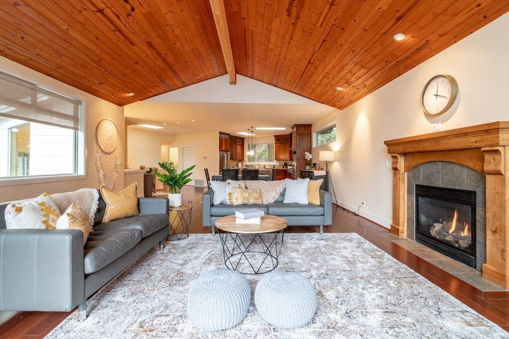 Photo of Livingroom in East Lake Hills