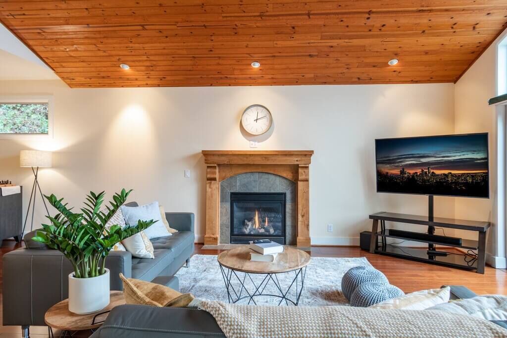 Photo of Livingroom in East Lake Hills