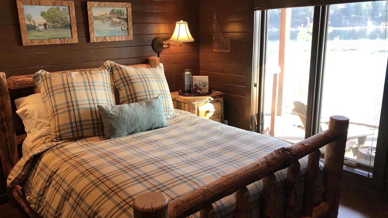 Photo of Bedroom in Hayden Lake