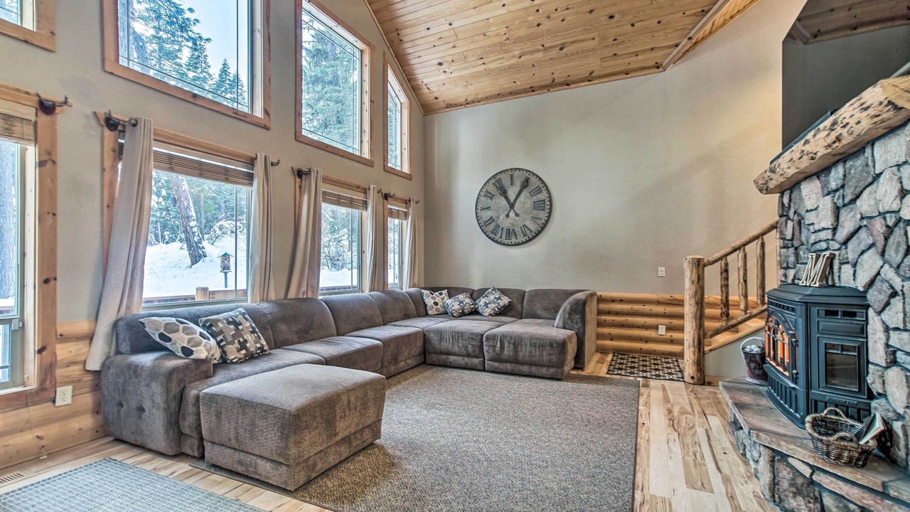 Photo of Livingroom in Garden Valley