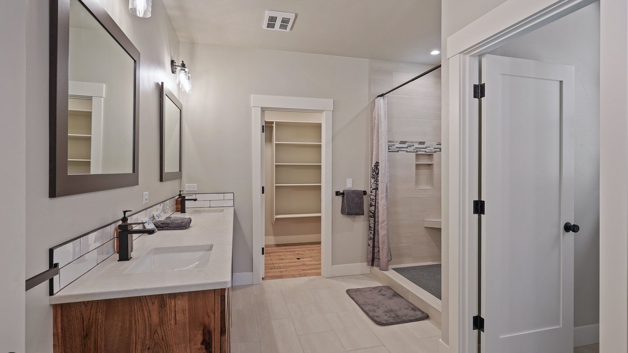 Photo of Bathroom in Oregon Water Wonderland