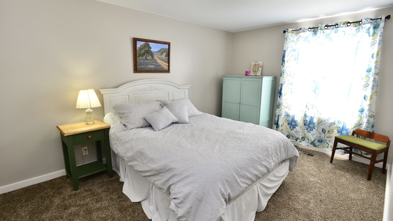 Photo of Bedroom in Cascade
