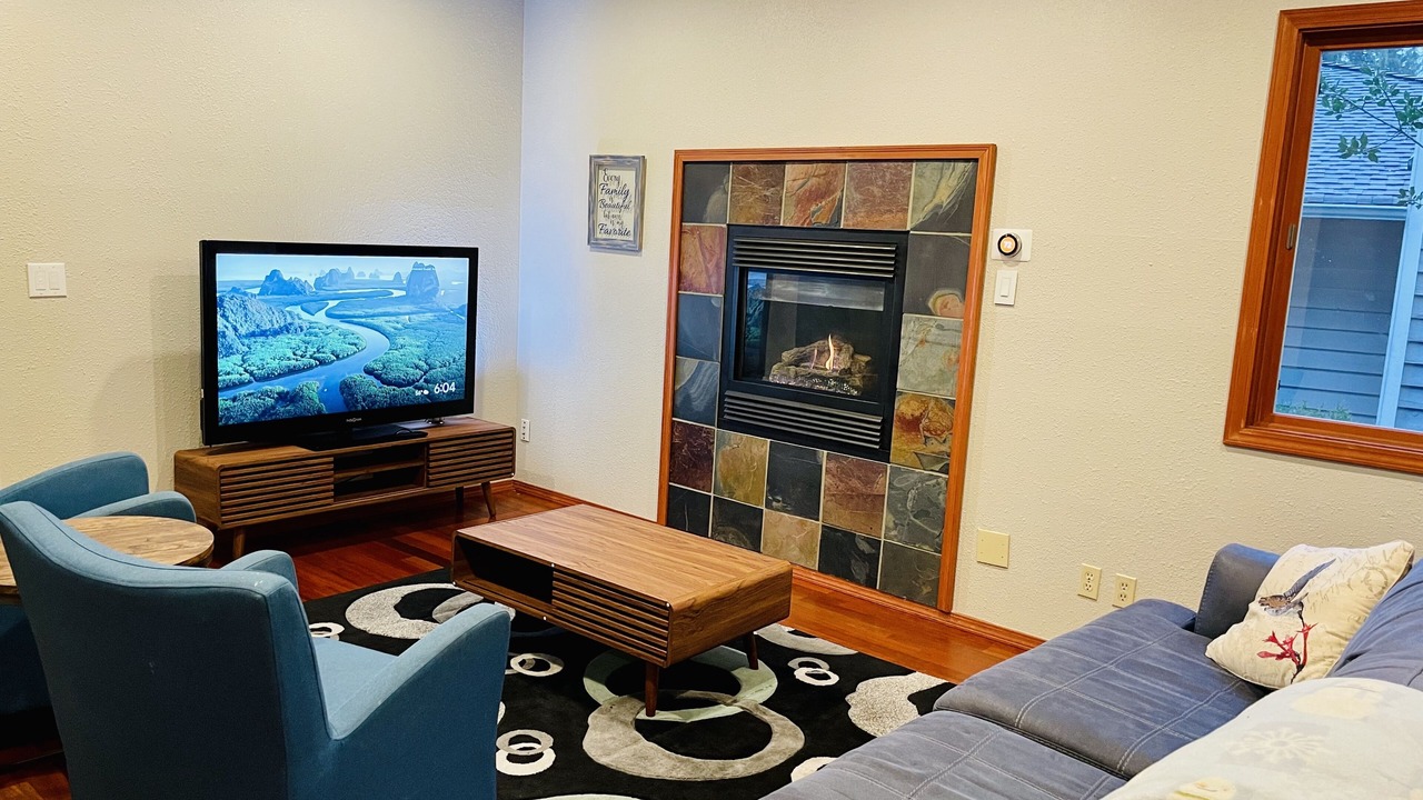 Photo of Livingroom in East Lake Hills