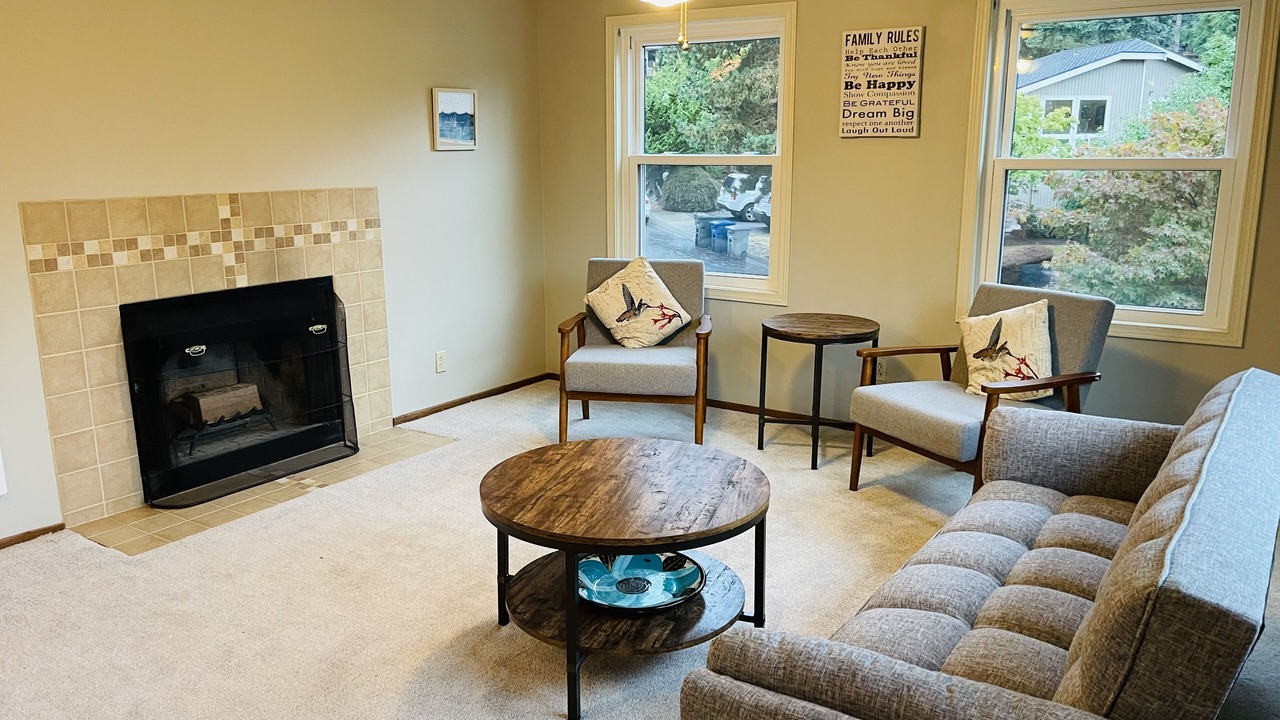 Photo of Livingroom in East Lake Hills