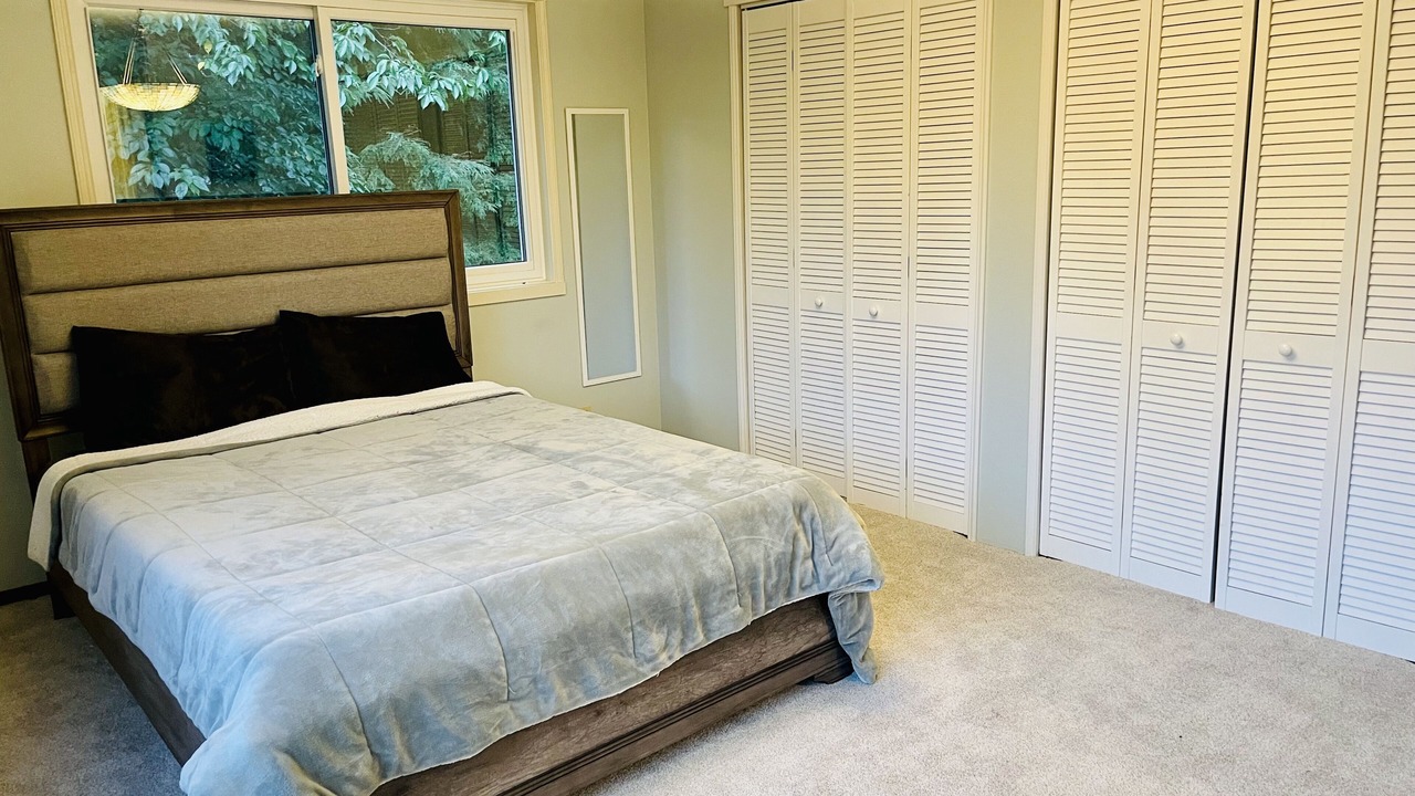 Photo of Bedroom in East Lake Hills