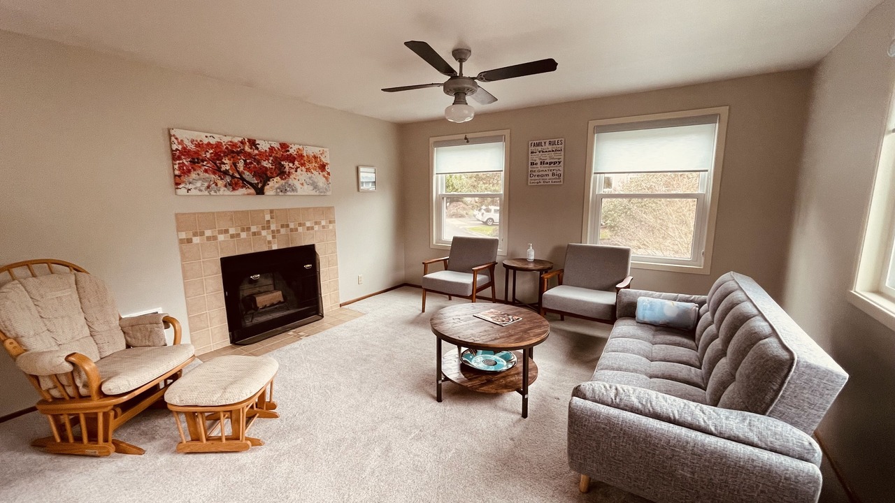 Photo of Livingroom in East Lake Hills