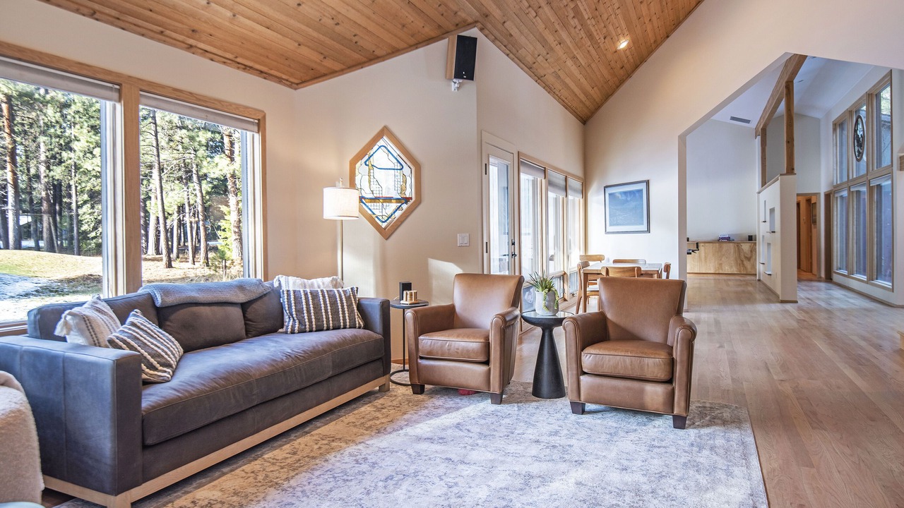 Photo of Livingroom in Black Butte Ranch