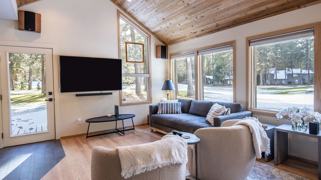 Photo of Livingroom in Black Butte Ranch