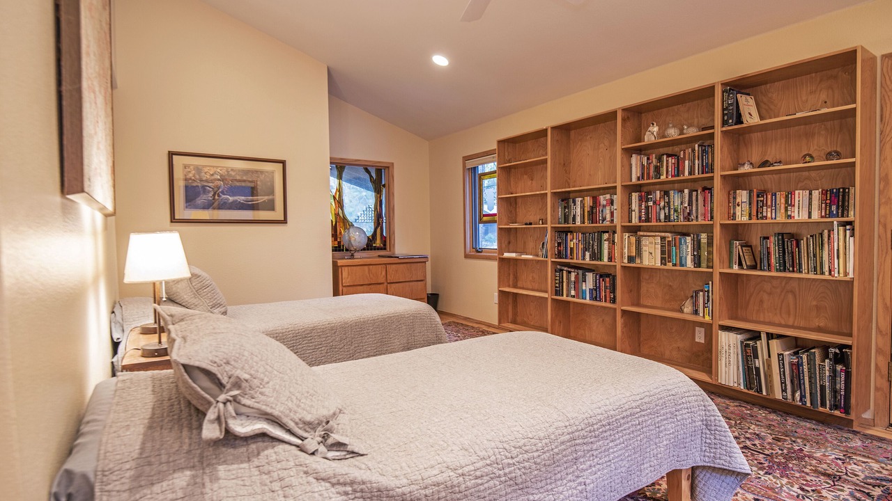 Photo of Bedroom in Black Butte Ranch