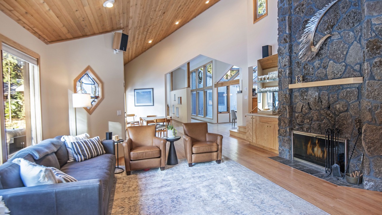 Photo of Livingroom in Black Butte Ranch