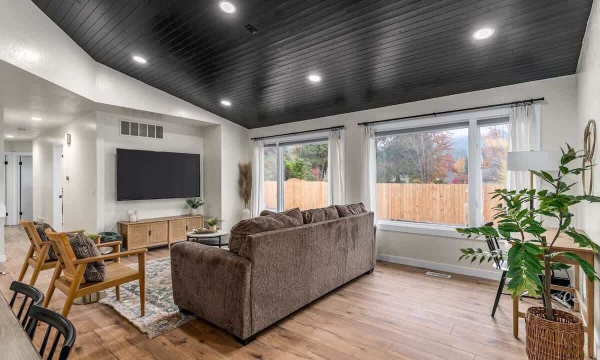 Photo of Livingroom in Graystone