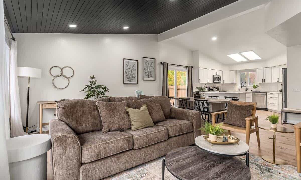 Photo of Livingroom in Graystone