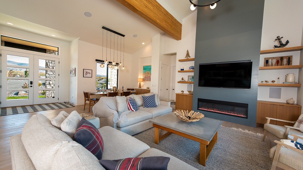 Photo of Livingroom in Manson