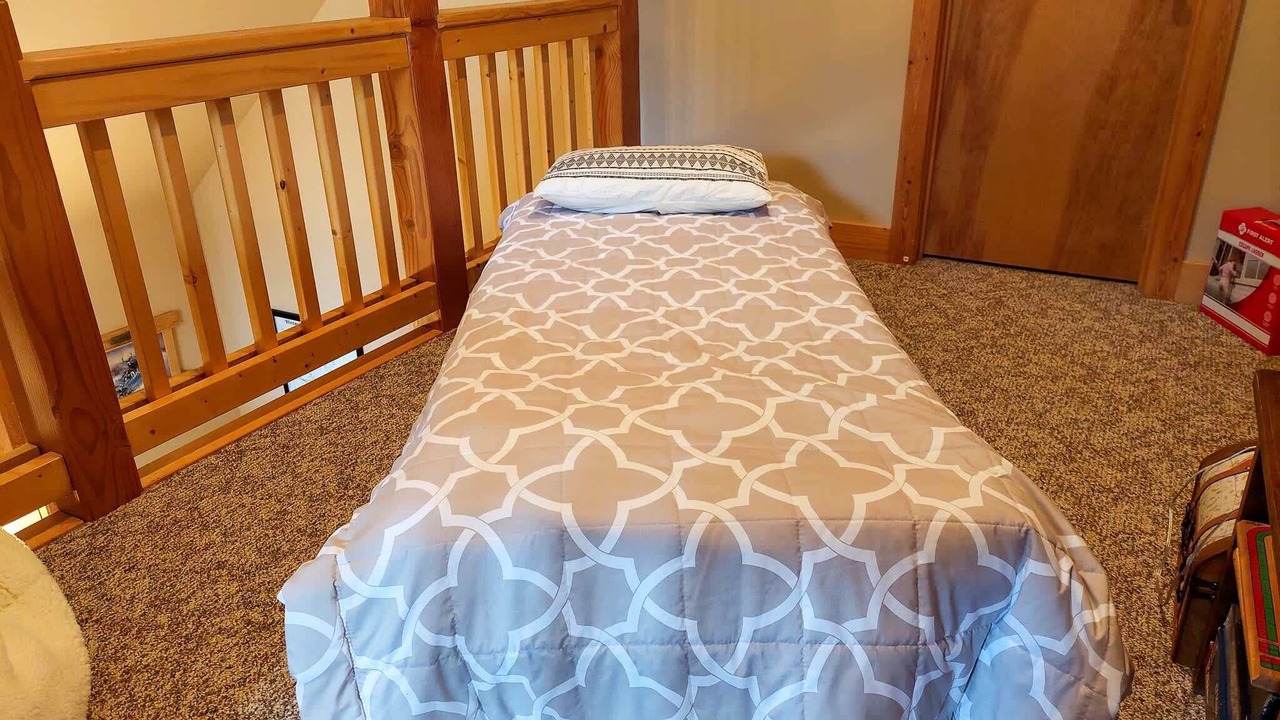 Photo of Bedroom in Mazama