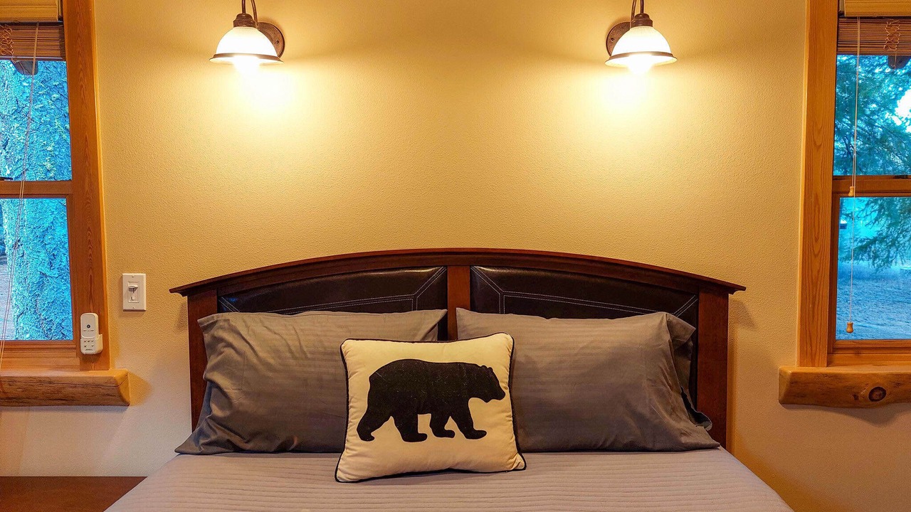 Photo of Bedroom in Mazama