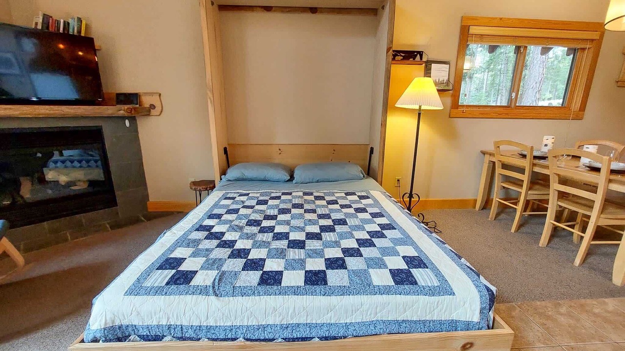 Photo of Bedroom in Mazama