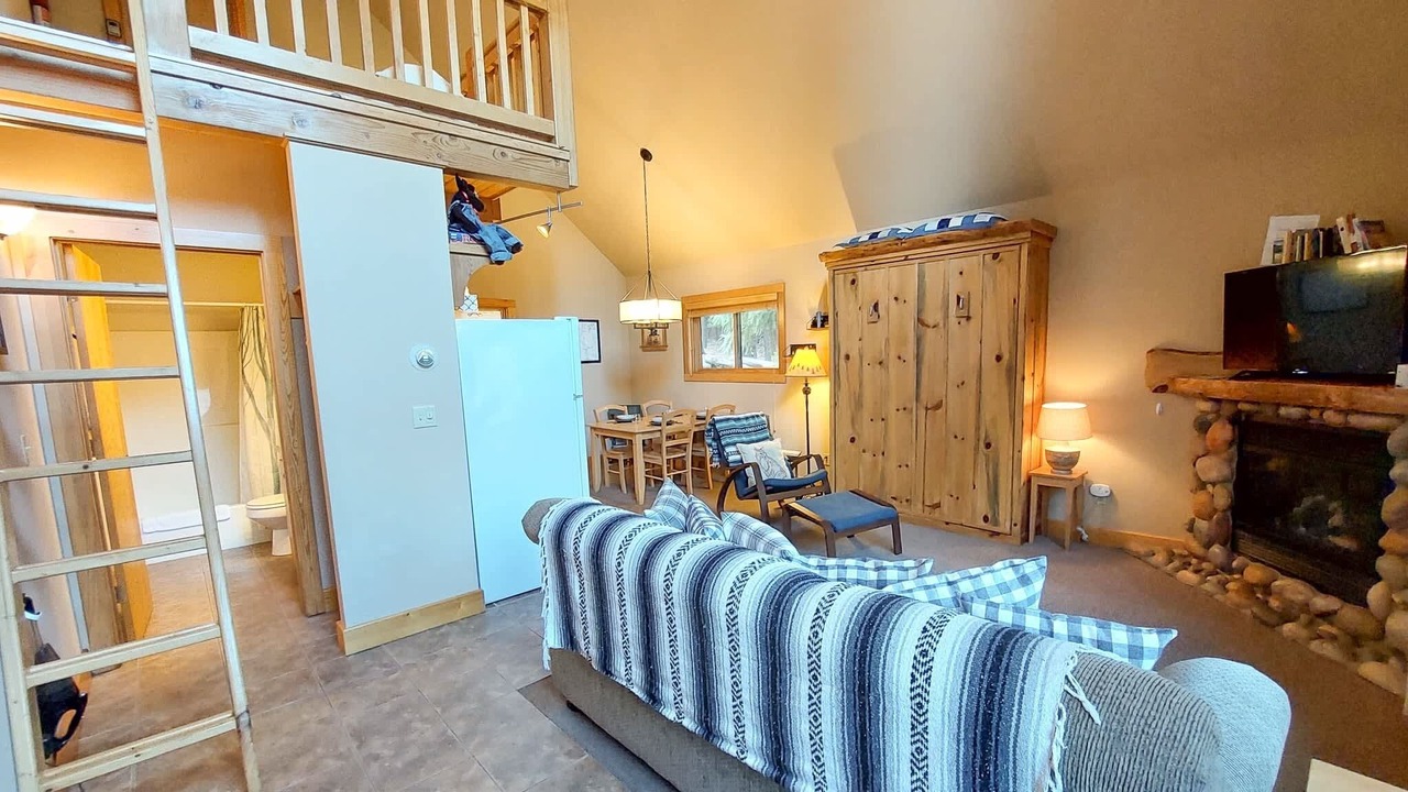 Photo of Livingroom in Mazama